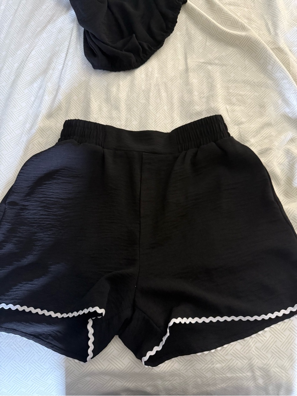 Black Ruffle Sleeve Crop Top & Shorts Set size small - Picture 4 of 6